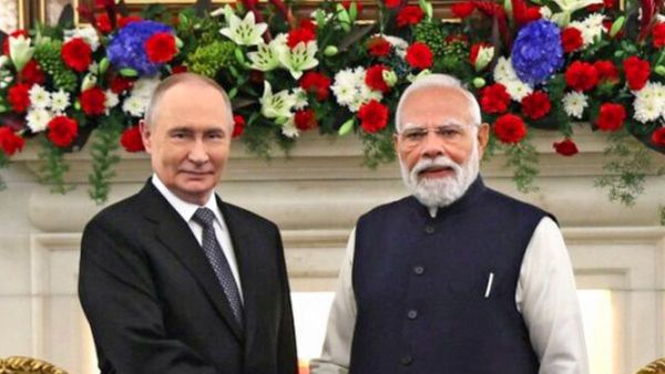 মধ্যপ্রাচ্যে উত্তেজনা! ভারতে তেল সঙ্কট নিরসনে এগিয়ে আসতে রাজি রাশিয়া, তবে...