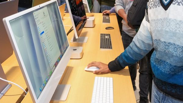 বছরে ৪.৮ লাখ আয় গৃহকর্মীর! তবে কী আইটি ফ্রেশারদের থেকেও বেশি রোজগার? প্রশ্নে সোশ্যাল মিডিয়ায় নতুন বিতর্ক