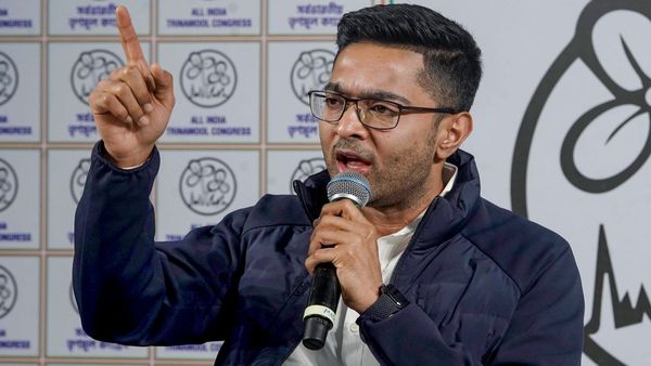 রামনবমীতে রণক্ষেত্র জঙ্গিপুর! ইটবৃষ্টিতে জখম একাধিক, ভিডিও শেয়ার করে 'পরিবর্তন' নিয়ে তোপ অভিষেকের, কী বললেন?