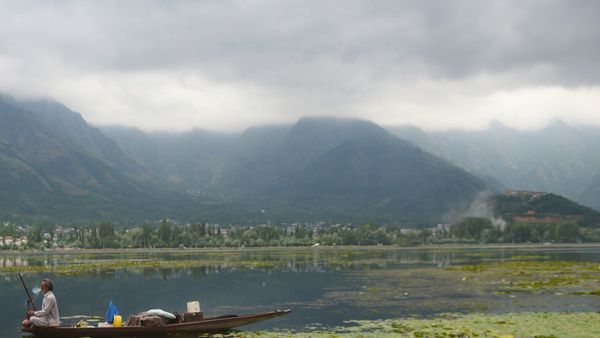 রাজ্যজুড়ে ঝড়বৃষ্টির সতর্কতা! রবিবার পর্যন্ত চলতে পারে অস্থির আবহাওয়া, কী জানাচ্ছে হাওয়া অফিস? জেনে নিন