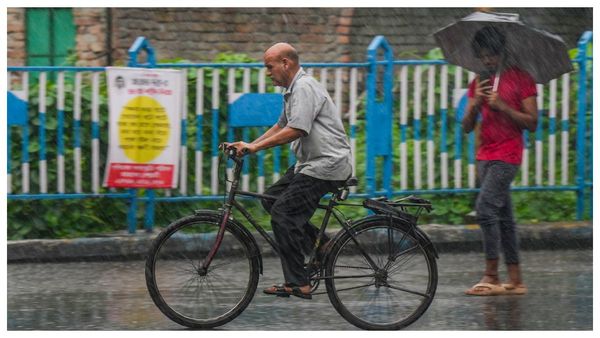 বদলে যাচ্ছে আবহাওয়ার মেজাজ, দক্ষিণবঙ্গ জুড়ে বৃষ্টি ও ঝোড়ো হাওয়ার পূর্বাভাস