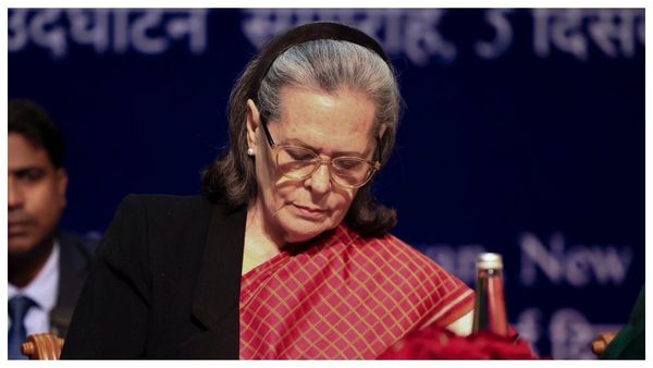 খামেনি হত্যাকাণ্ডে কেন্দ্রের নীরবতা নিয়ে তোপ, সংসদে খোলামেলা বিতর্কের দাবি সোনিয়া গান্ধীর