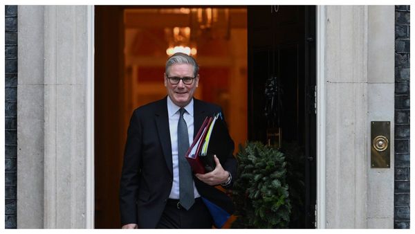 ইরান সংঘাতে দূরত্ব লন্ডনের, আত্মরক্ষায় অনড় স্টার্মার