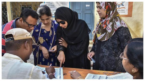 কলকাতায় একটাই ট্রাইবুনাল দপ্তর, তবুও ভোগান্তি নেই ভোটারদের, অনলাইনেই মিলবে সমাধান