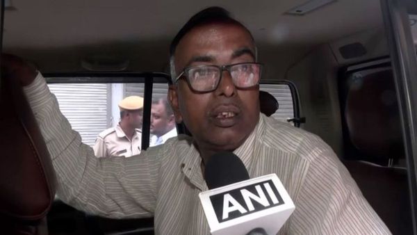 'তৃণমূল ভোটারদের ভয় দেখাচ্ছে', বিস্ফোরক অভিযোগ অভয়ার বাবার