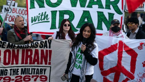 আমেরিকা-ইরান যুদ্ধবিরতি: হরমুজ প্রণালী চালুর শর্তে বড় চুক্তি ঘোষণা মধ্যপ্রাচ্যে