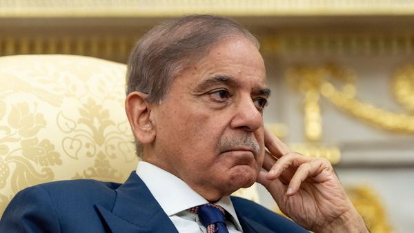 ইরান যুদ্ধের মাঝেই মাথায় হাত শাহবাজ শরিফের, এপ্রিলেই আমিরশাহীকে ৩৫০ কোটি ডলার ঋণ শোধ দিচ্ছে পাকিস্তান