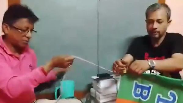 পক্ষপাতিত্বের অভিযোগ! পানিহাটির সেক্টর অফিসার অতনু চক্রবর্তীকে সাসপেন্ড করল নির্বাচন কমিশন