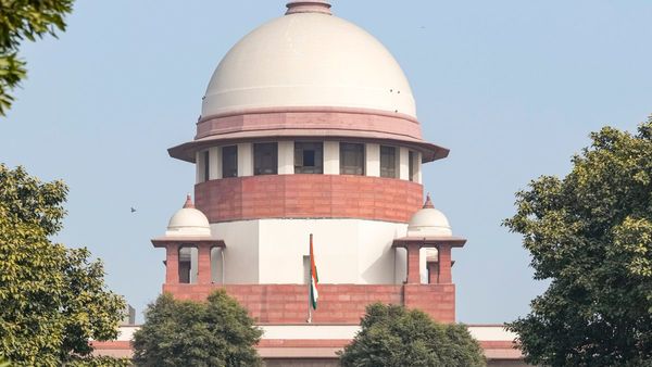 কালিয়াচকে প্রশাসনিক গাফিলতি? জেলাশাসক, পুলিশ সুপারকে শোকজ, CBI অথবা NIA তদন্তের নির্দেশ দিল সুপ্রিম কোর্ট