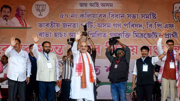 যান্ত্রিক গোলযোগে নামতেই পারল না কপ্টার, অসমে বাতিল হল অমিত শাহের জনসভা
