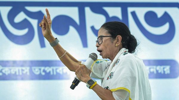 সুপ্রিম কোর্টে মমতা বন্দ্যোপাধ্যায়ের অডিও ক্লিপ শোনাল কমিশন, কড়া অবস্থান বিচারপতির