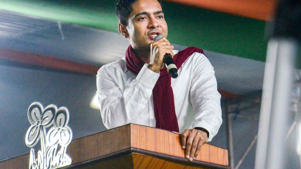 বেছে বেছে তৃণমূল নেতাদের গাড়ি তল্লাশি ও চক্রান্তের অভিযোগ, কমিশনে নালিশ ঘাসফুল শিবিরের
