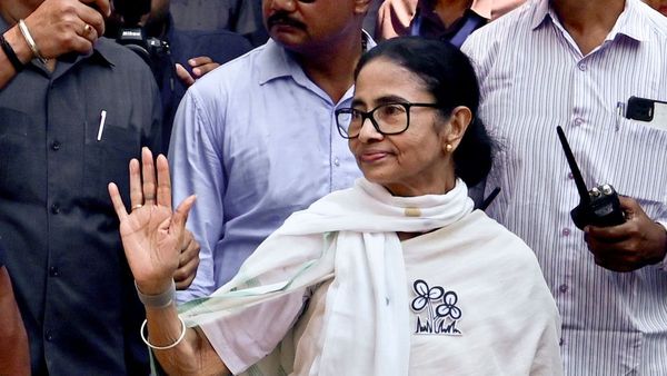 বাংলার বিধানসভা ভোটে হিংসা ও বুথ জ্যামিং রুখতে তৃণমূল কংগ্রেসের নাম করে কড়া বার্তা নির্বাচন কমিশনের