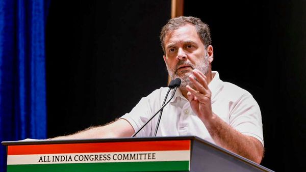 রায়গঞ্জের সভায় বিজেপি, আরএসএস ও তৃণমূলকে একযোগে আক্রমণ রাহুল গান্ধীর