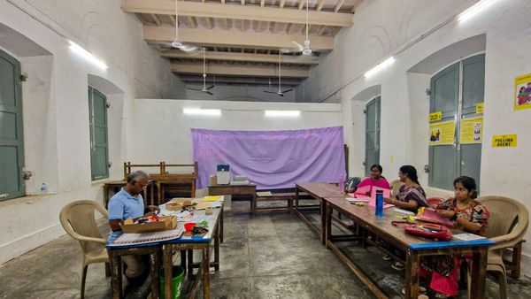 অসম, কেরল, পণ্ডিচেরিতে কঠোর নিরাপত্তায় ভোটগ্রহণের বন্দোবস্ত, আর কয়েকটি রাজ্যে রয়েছে উপনির্বাচনও