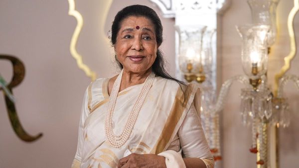 আশা ভোঁসলে প্রয়াত: ৯২ বছর বয়সে মুম্বইয়ের হাসপাতালে শেষ নিঃশ্বাস ত্যাগ কিংবদন্তি গায়িকার