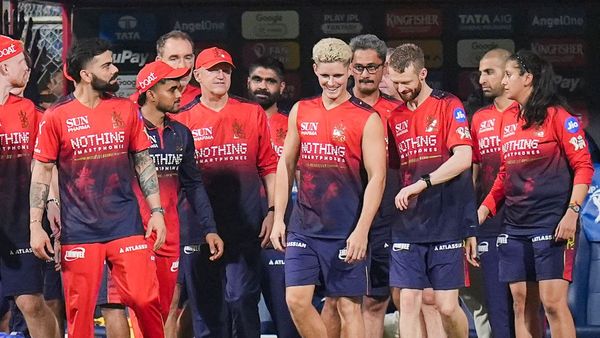 ওয়াংখেড়েতে মুম্বইকে ১৮ রানে হারিয়ে দাপুটে জয় বেঙ্গালুরুর