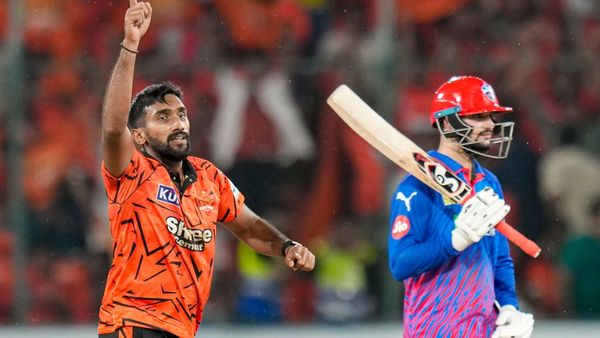 অভিষেক শর্মার বিধ্বংসী শতরান, দিল্লিকে হারিয়ে পয়েন্ট টেবলের তিনে উঠে এল হায়দরাবাদ