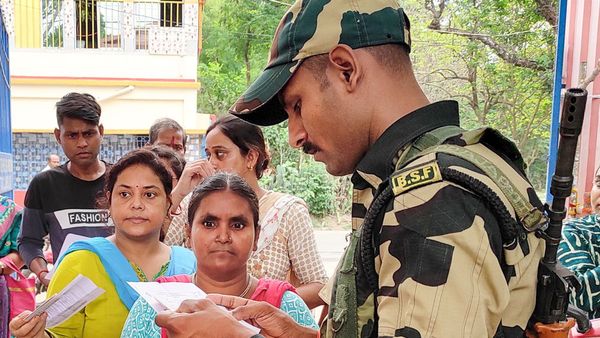 নির্বাচন কমিশন কি পশ্চিমবঙ্গ ও তামিলনাড়ুর কোনও কেন্দ্রে ফের ভোট করাবে? স্ক্রুটিনি শেষে এল বড় আপডেট