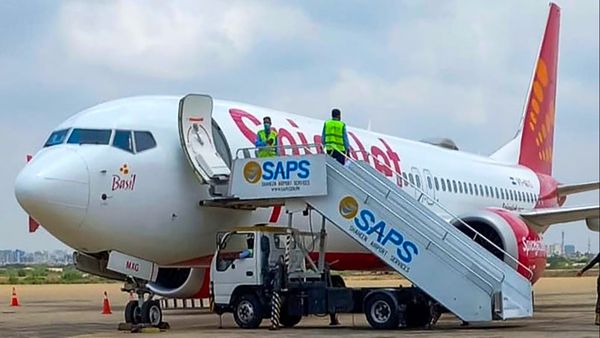 রেকর্ড ছুঁল জেট ফুয়েলের দাম! ২ লক্ষ পেরোল ATF, যাত্রীদের খরচ কী বাড়বে? চাপে বিমান সংস্থা