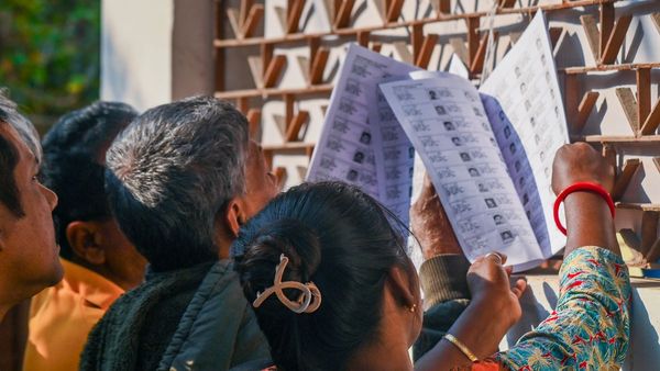 ভোটার তালিকা থেকে কত লক্ষ নাম বাদ দিল নির্বাচন কমিশন? কোন জেলায় প্রভাব সবচেয়ে বেশি?