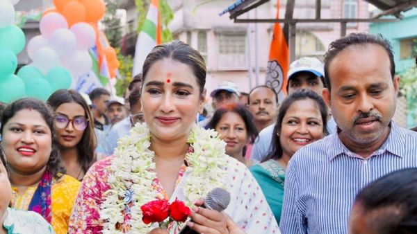 বামপন্থীদের অস্তিত্ব নিয়ে বিতর্কিত মন্তব্য করে রাজনৈতিক পারদ চড়ালেন তৃণমূলের সায়ন্তিকা