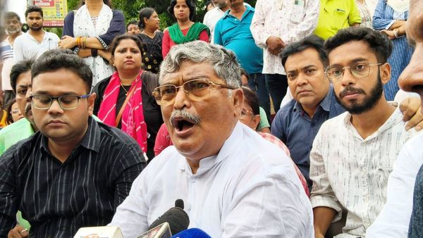 অসিত মজুমদার গ্রেফতার! চুঁচুড়ায় পুলিশকে কাজে বাধার অভিযোগে প্রাক্তন বিধায়কসহ ১০ জন হাজতে