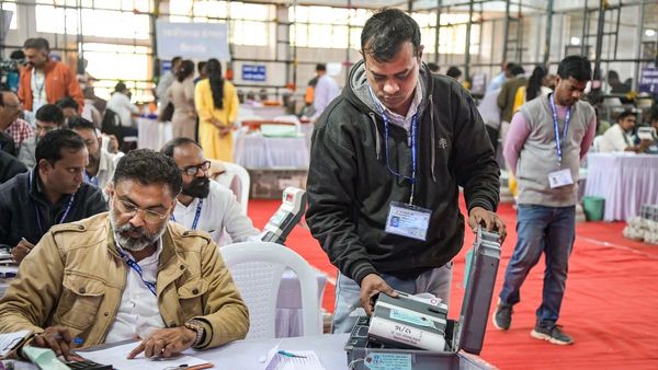 গণনা কেন্দ্রে জালিয়াতি রুখতে এল ডিজিটাল কিউআর কোড ভিত্তিক পরিচয়পত্র আনল নির্বাচন কমিশন