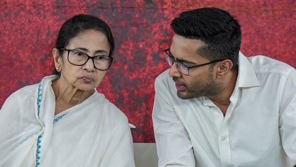 ১৫ বছরের রাজত্বের অবসান, পরাজয়ের পর মঙ্গলবার কালীঘাটে সাংবাদিক বৈঠক মমতার