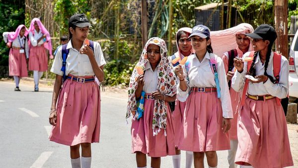 বাংলার স্কুলে গ্রীষ্মকালীন ছুটির মেয়াদ বাড়ল, নতুন নির্দেশিকা জারি শিক্ষা দফতরের