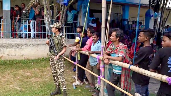 দক্ষিণ ২৪ পরগনার ১৫ বুথে পুনর্নির্বাচন, কড়া নিরাপত্তায় চলছে ভোটগ্রহণ