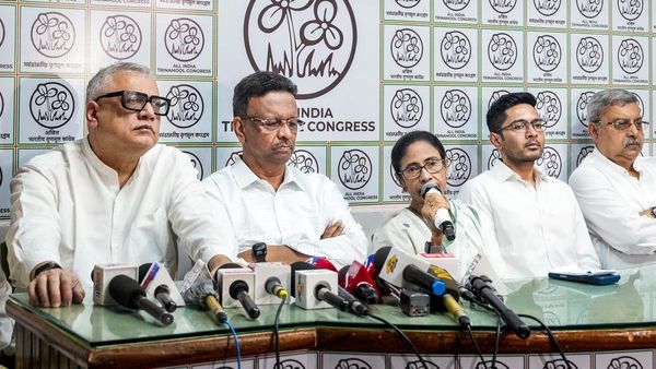 'হারিনি, পদত্যাগের প্রশ্নই নেই', নির্বাচন কমিশনের বিরুদ্ধে ফের অভিযোগের পাহাড় খাড়া করলেন মমতা