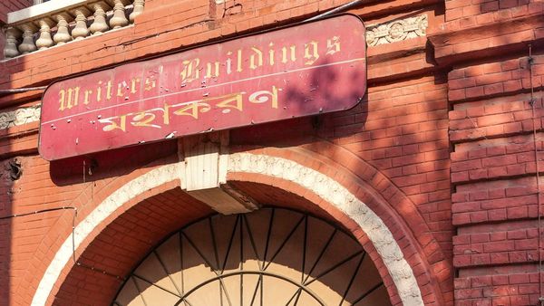 শুভেন্দু অধিকারীর শপথের পরই বড়সড় প্রশাসনিক রদবদল, ১৬ জন আধিকারিকের বদলির নির্দেশ