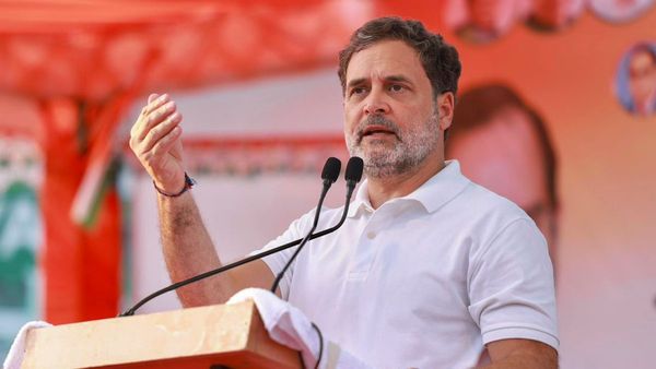 নরেন্দ্র মোদীর অর্থনৈতিক পরামর্শকে ব্যর্থতার প্রমাণ বলে কটাক্ষ রাহুল গান্ধীর