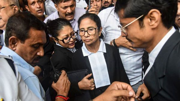 আইনজীবী হিসাবে মমতা কি আদৌও আদালতে সওয়াল করতে পারেন? তথ্য তলব বার কাউন্সিল অফ ইন্ডিয়ার