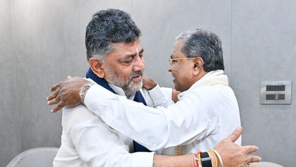 সরছেন সিদ্দারামাইয়া, কর্ণাটকের মুখ্যমন্ত্রী পদে স্থলাভিষিক্ত হচ্ছেন শিবকুমার!