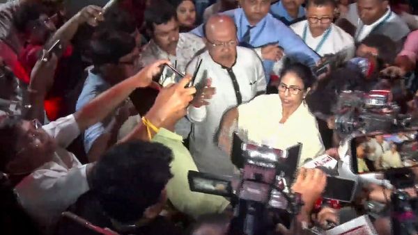 অভিষেককে ভর্তি নেওয়ার প্রয়োজন বোধ করেনি হাসপাতাল, বেলভিউ হাসপাতালের সিইও-কে হুঁশিয়ারি মমতার