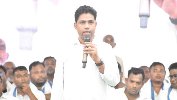 জাহাঙ্গির খান গ্রেফতার! ফলতার তৃণমূল নেতা 'পুষ্পা'কে সীমান্ত এলাকা থেকে ধরল এসটিএফ