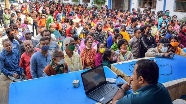 লক্ষ্মীর ভাণ্ডার কেলেঙ্কারি! শতাধিক পুরুষের নাম কৃষ্ণনগরের একটি ব্লকেই, এলাকায় চাঞ্চল্য