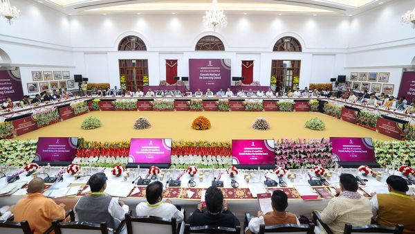 দীর্ঘদিনের বয়কট প্রথা ভেঙে মোদীর নীতি আয়োগের বৈঠকে হাজির সব রাজ্যের মুখ্যমন্ত্রী!
