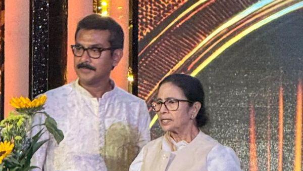 স্বরূপ বিশ্বাস গ্রেফতার! মেকআপ আর্টিস্টকে শ্লীলতাহানি, তোলাবাজি সহ নানা অভিযোগে গারদে অরূপ বিশ্বাসের ভাই