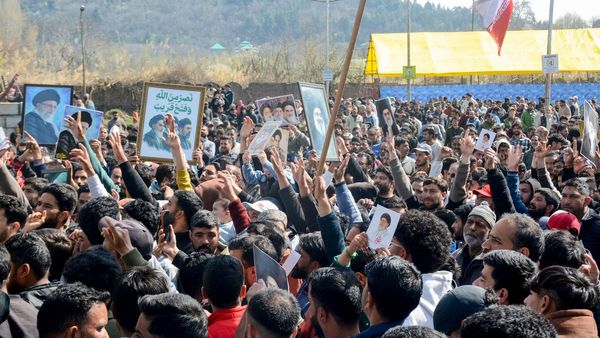 খামেনেইয়ের শেষকৃত্যে হাজারও মৃত্যুর আশঙ্কা ইরানে! পরিস্থিতি সামলাতে আগাম কবর তৈরি রেখেছে প্রশাসন