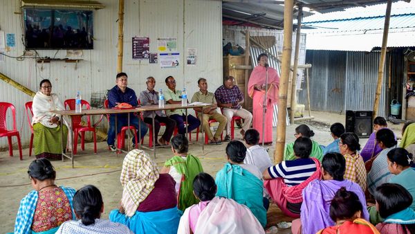 ভোটার, প্যান কার্ড সহ ১৫টি সরকারি নথি জমা দিয়েও প্রমাণ হল না ভারতীয় নাগরিকত্ব! গুয়াহাটি হাইকোর্ট রায়ে কী জানাল?