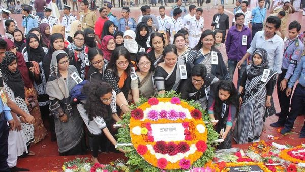 পশ্চিমবঙ্গে একুশের আবেগ নেই কেন?