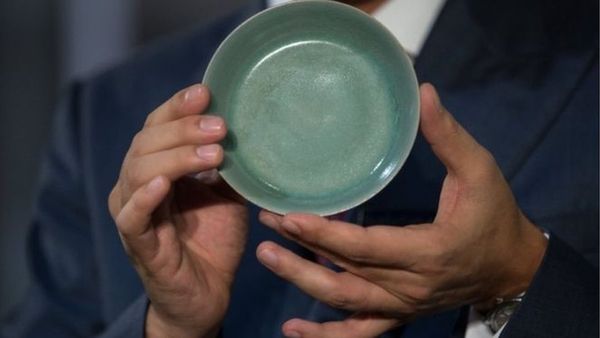 ৩৮ মিলিয়ন ডলারে বিক্রি হলো একটি বাটি