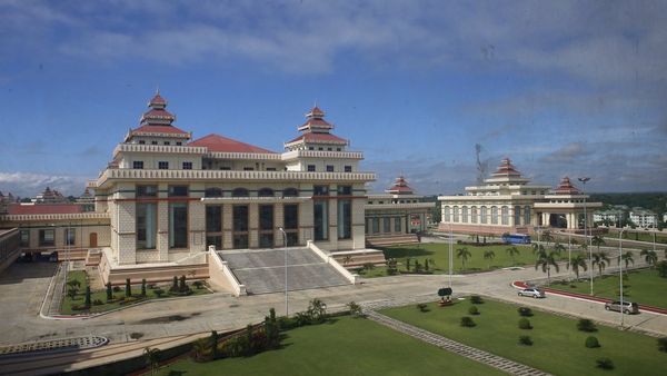 ড্রোন উড়িয়ে পার্লামেন্টের ছবি তোলার সময় বার্মায় সাংবাদিক আটক