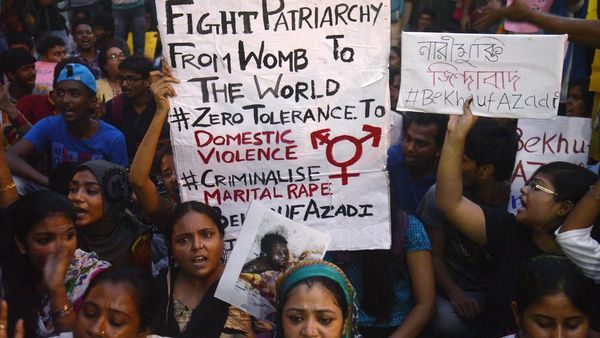 সন্তান না হওয়ায় গৃহবধুকে জীবন্ত পুড়িয়ে মারার চেষ্টা