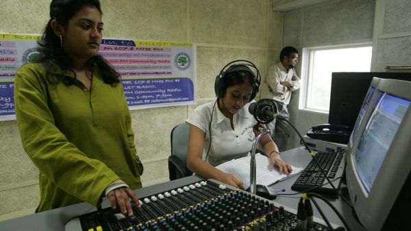 বাংলাদেশের এফএম রেডিওতে সংবাদের প্রতি অনাগ্রহ কেন?