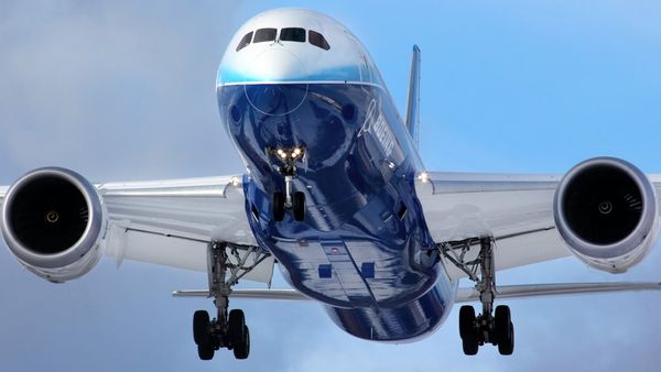 বিমানে ওঠার ভয় কাটাবেন যেভাবে