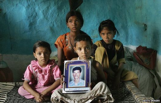 আত্মহত্যা ঠেকানোর জন্যে যেসব দেশ কীটনাশক নিষিদ্ধ করেছে